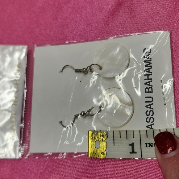 Authentic Nassau Bahamas Shell Earrings - Picture 3 of 3